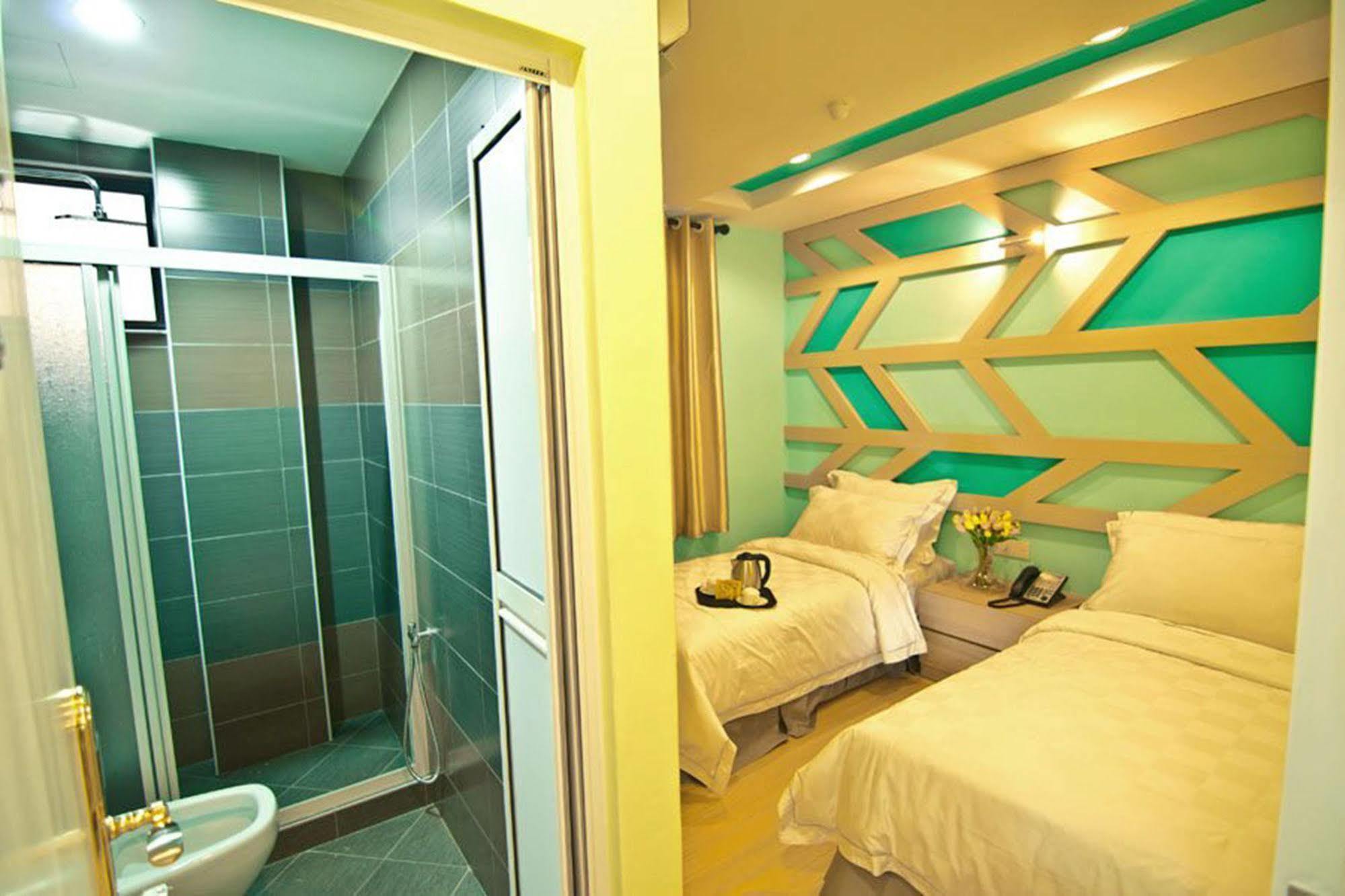 Sunshine Hotel 2*